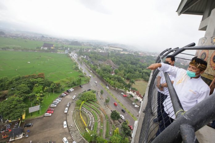 Bupati Bandung Dadang M Naser meresmikan Gedong Munara 99 dan Skywalk Sabilulungan.