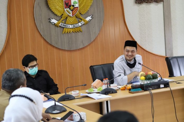 Komisi A DPRD Kota Bandung menggelar rapat kerja bersama Humas Setda Pemerintah Kota Bandung, dengan agenda pembahasan evaluasi kinerja tahun 2020 dan program kerja tahun 2021, di Ruang Bamus DPRD Kota Bandung, Selasa (16/2/2021).