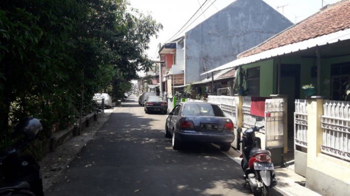 kawasan-perumahan-yang-mengalami-krisis-air-pdam-di-jalan-kuningan-10_20170907_133507 ist