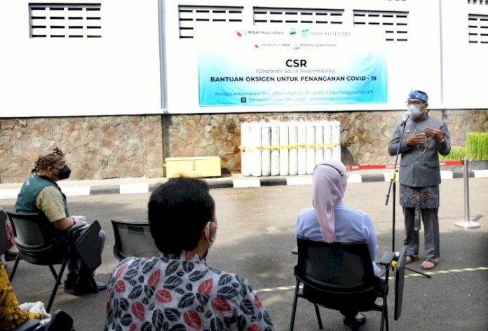 Gubernur Jabar Ridwan Kamil saat melakukan koordinasi terkait manajemen distribusi oksigen di Kantor PT Migas Hulu Jabar, Kota Bandung, Kamis (8/7/2021).