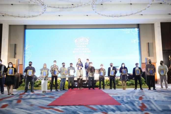 Pemkot Bandung Berikan 9 Anugerah Pesona Pariwisata 2021