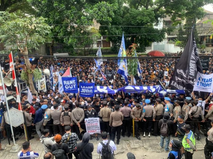 Sistem Tiketing Laga Persib yang Sulit, Viking Akan Birukan Graha Persib di Jalan Sulanjana Rabu Besok,