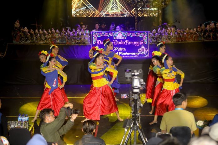 176025554762-ngarumat-ngaruwat-budaya-kota-bandung-aayf-dan-disbudpar-satukan-generasi-muda-lewat-seni-budaya-sunda
