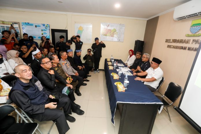 176183182594-wali-kota-bandung-dorong-setiap-rw-rekrut-petugas-pemilah-sampah
